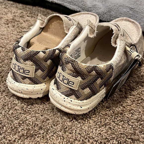 Men Hey dude - Picture 2 of 3